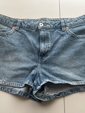 Divided Light Blue Washed Denim Shorts